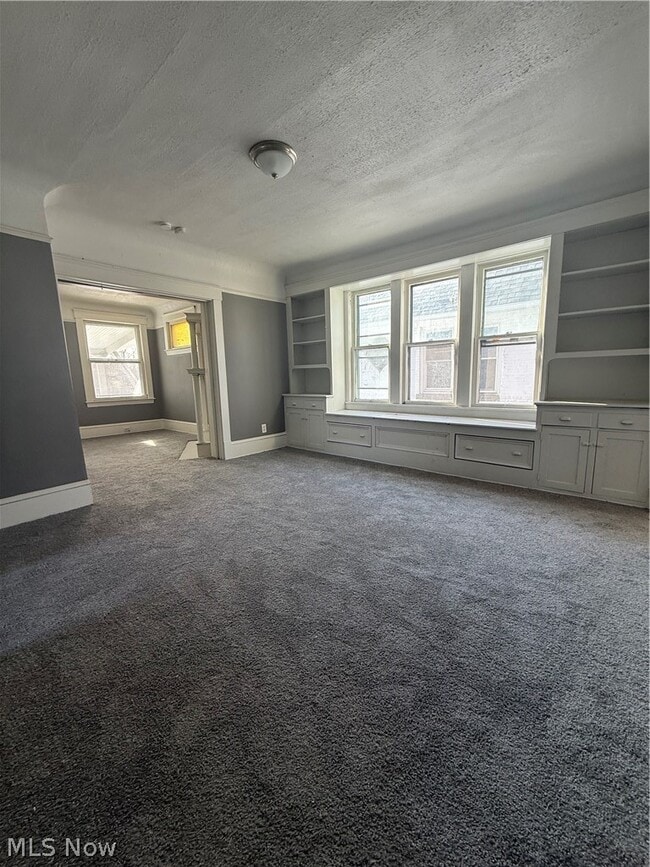 Building Photo - 10527 Earle Ave