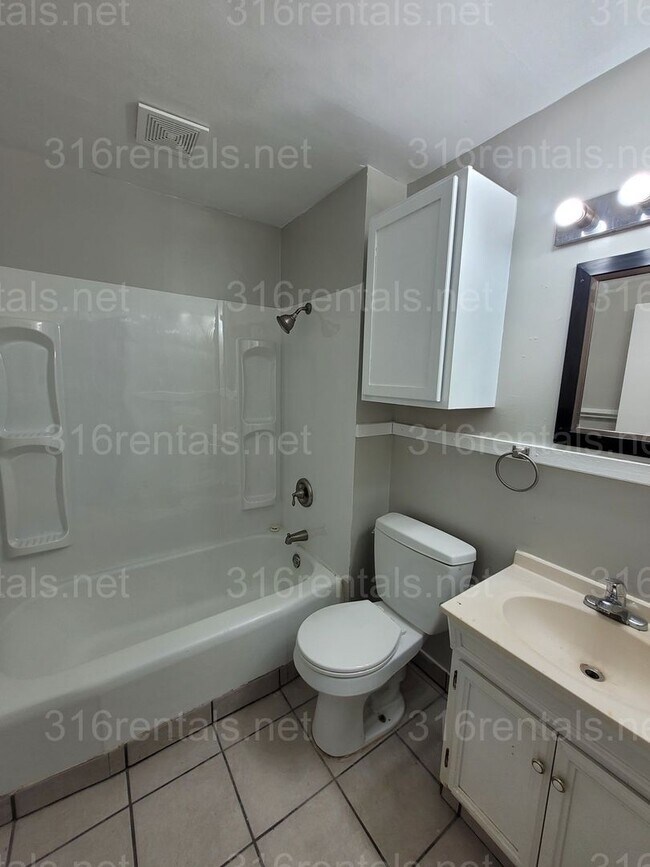 Building Photo - $895 - 2 bed 1 bath - Single Family Home