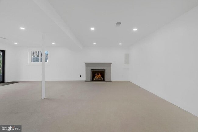 Building Photo - 6810 Weaver Ave