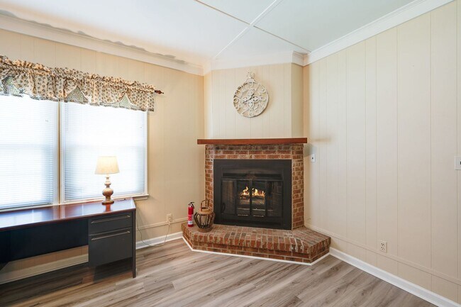 Building Photo - 2508 Canal Dr NW