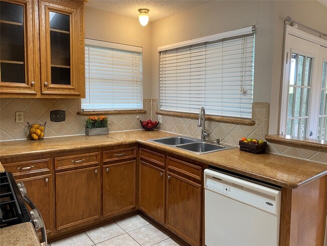 Building Photo - 2415 Poco Dr