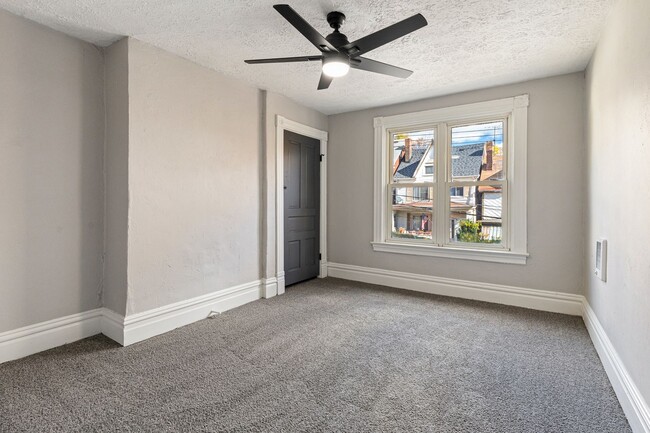 Building Photo - 3 bed 1.5 bath - freshly updated top to bottom, dishwasher, laundry, off street parking