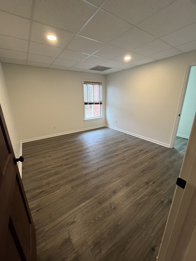 Building Photo - 6620 Little Mill Rd