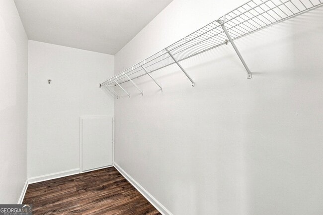 Building Photo - 5170 Deerlake Dr