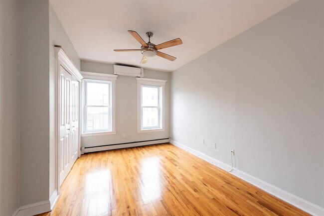 Building Photo - 349 7th St