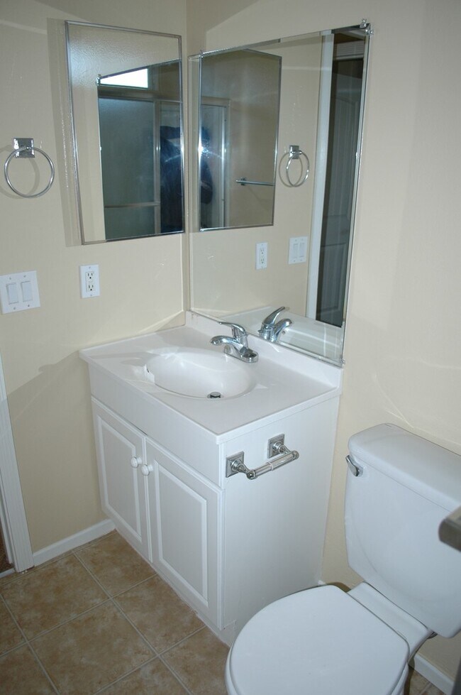 Building Photo - 951 W Summerland Ave