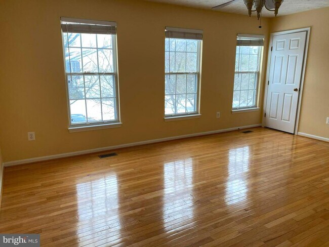 Building Photo - 2017 Heritage Dr