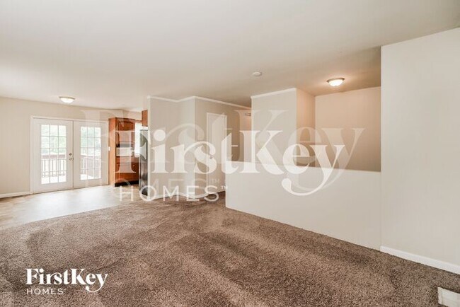 Building Photo - 667 E Edgewood Ave