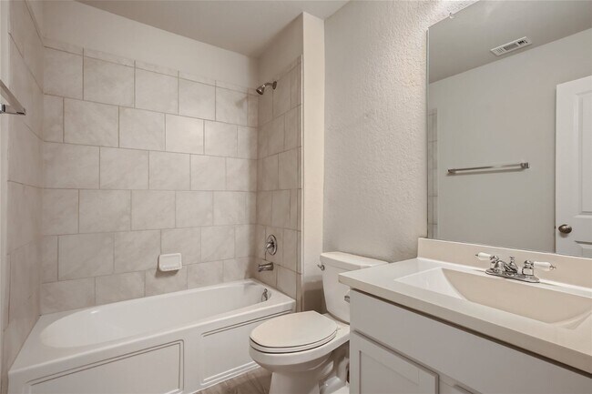 Building Photo - Stunning home available NOW !! Less than 8 miles Randolph Brook AFB