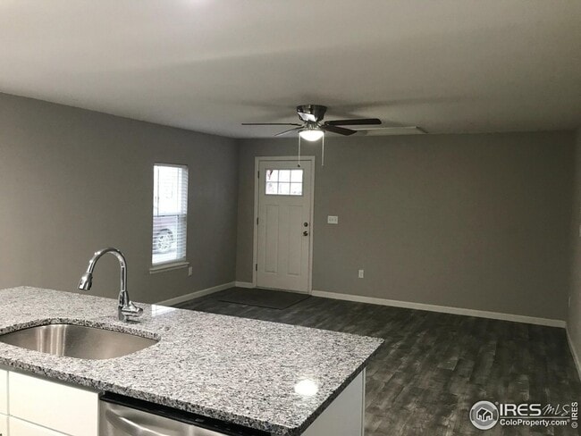 Building Photo - $500.00 OFF FIRST MONTHS RENT!
