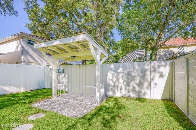 Building Photo - 3104 W San Juan St