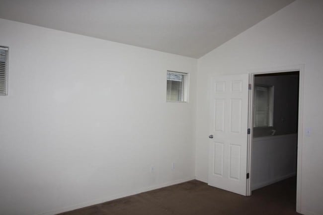 Building Photo - 13102 NE 26th St