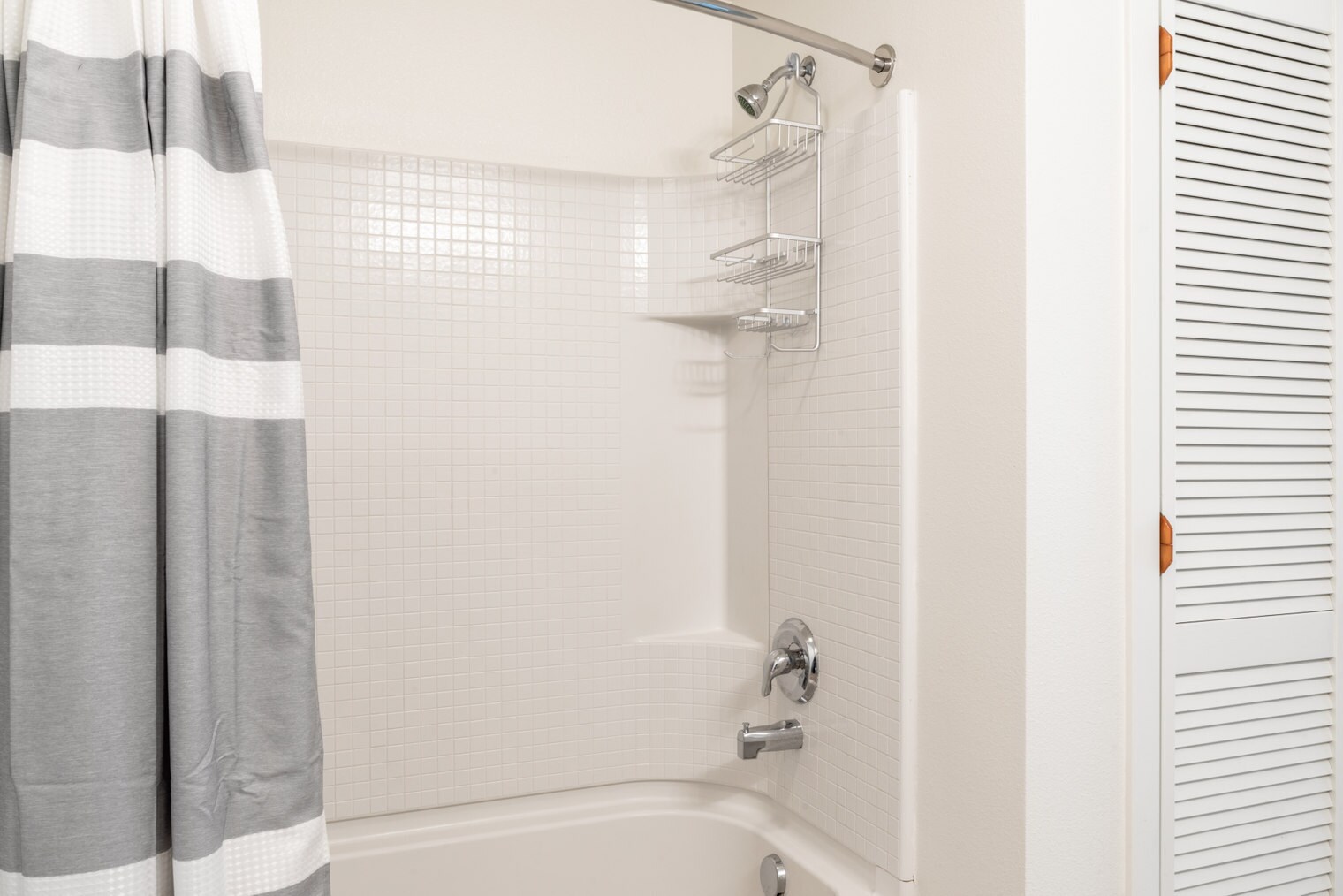 Building Photo - 330 3rd Ave W