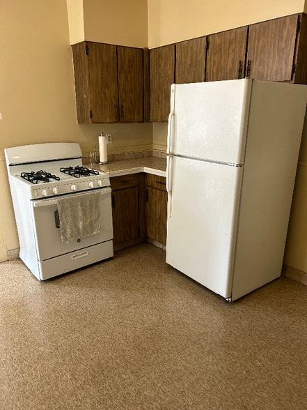 Building Photo - 29 Maple Ave