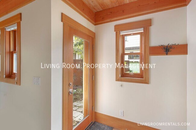 Building Photo - 1501 SE Holly St