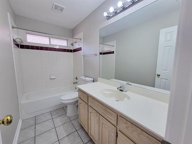 Building Photo - 1144 San Saba Dr