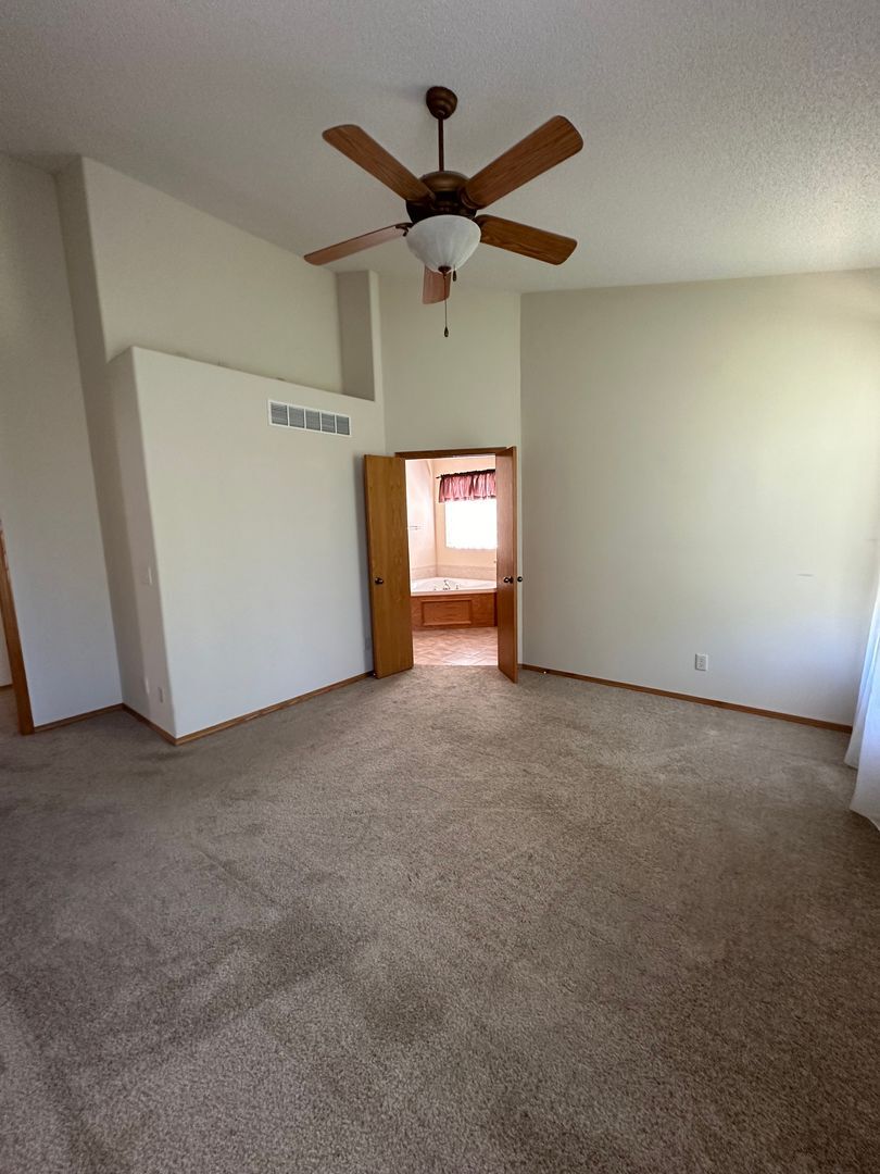 Building Photo - 200 Sienna Dr