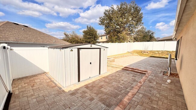 Building Photo - Immaculate 4 BR / 3 BA - With an OFFICE!