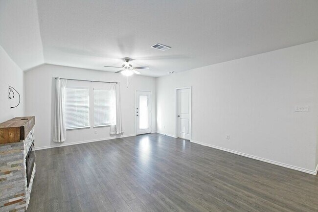 Building Photo - 1111 Emerald Gate Dr