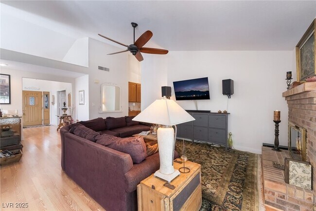 Building Photo - 8628 Highacre Dr