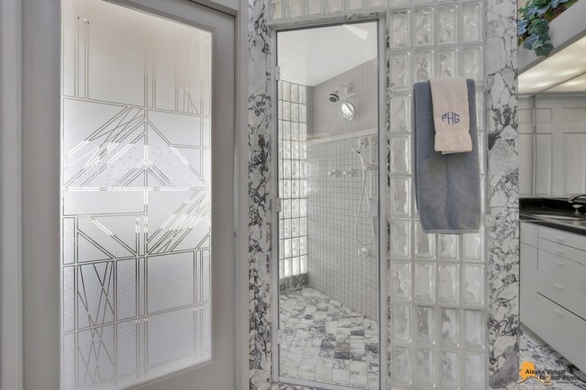 Building Photo - 1835 W 15th Ave