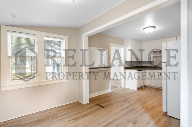 Building Photo - 1934 N Burns Ave