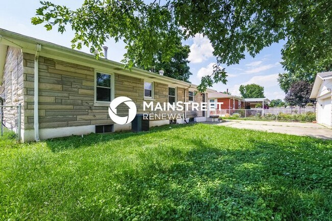 Building Photo - 8003 Canna Dr