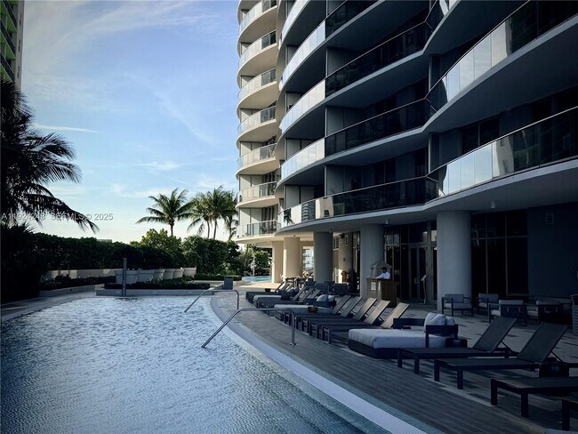 Building Photo - 488 NE 18th St