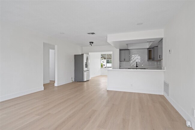 Building Photo - 4510 NW 49th Dr