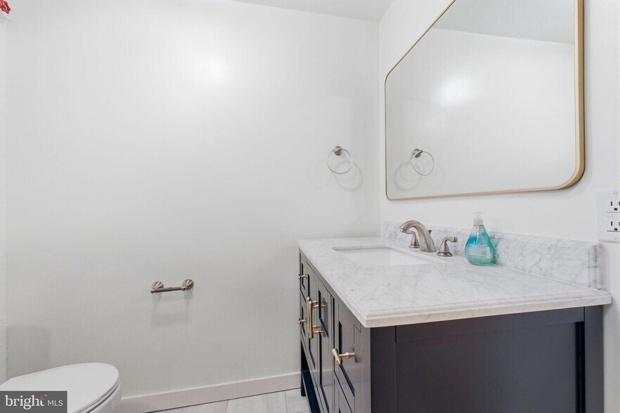 Building Photo - 3225 Chestnut St NE