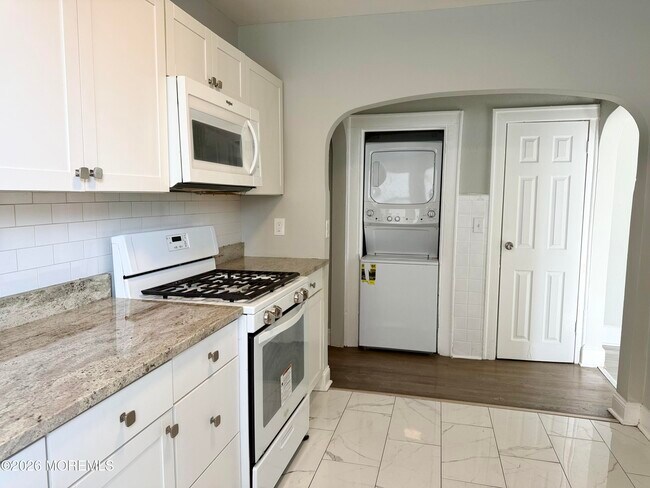 Building Photo - 37 2nd Ave