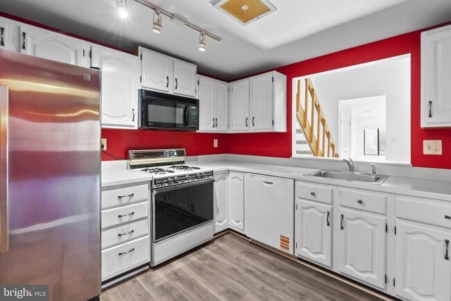 Building Photo - 707 Mountainview Dr