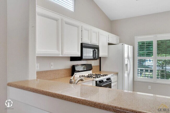 Building Photo - Adorable Riverlakes Home!