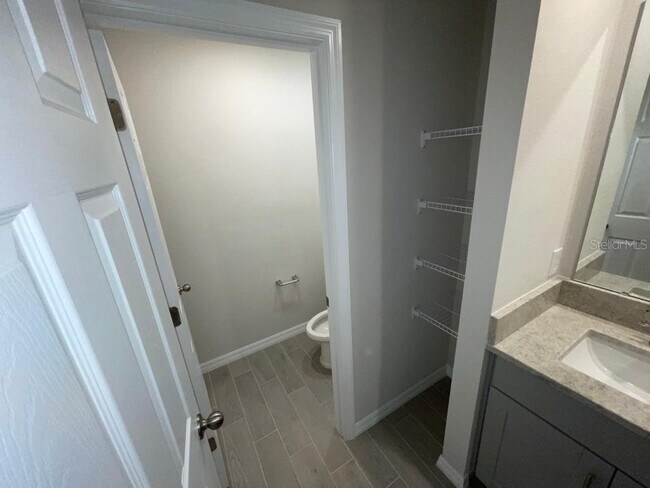 Building Photo - 418 Legacy Lp