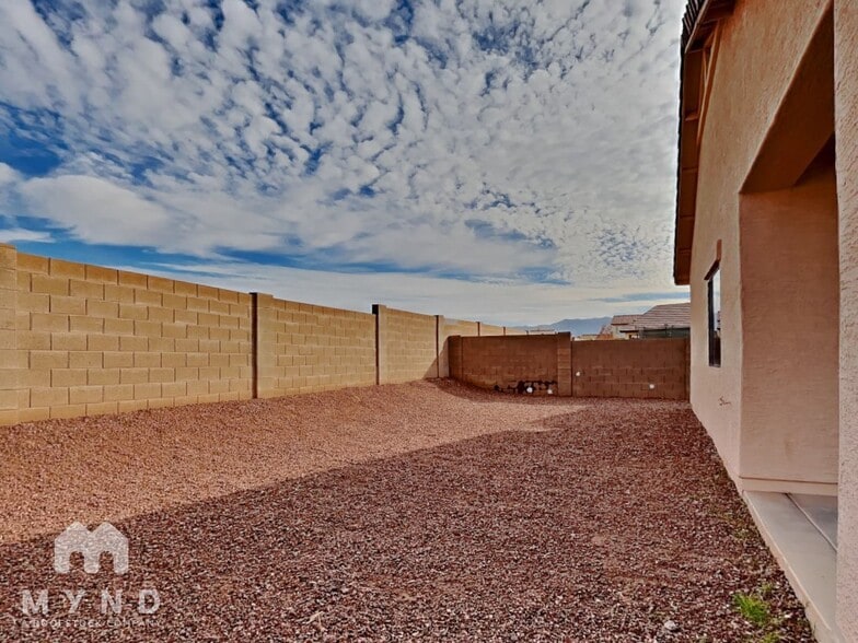 Building Photo - 6315 S 25th Dr