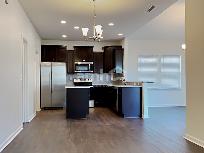 Building Photo - 5880 Aldridge Dr