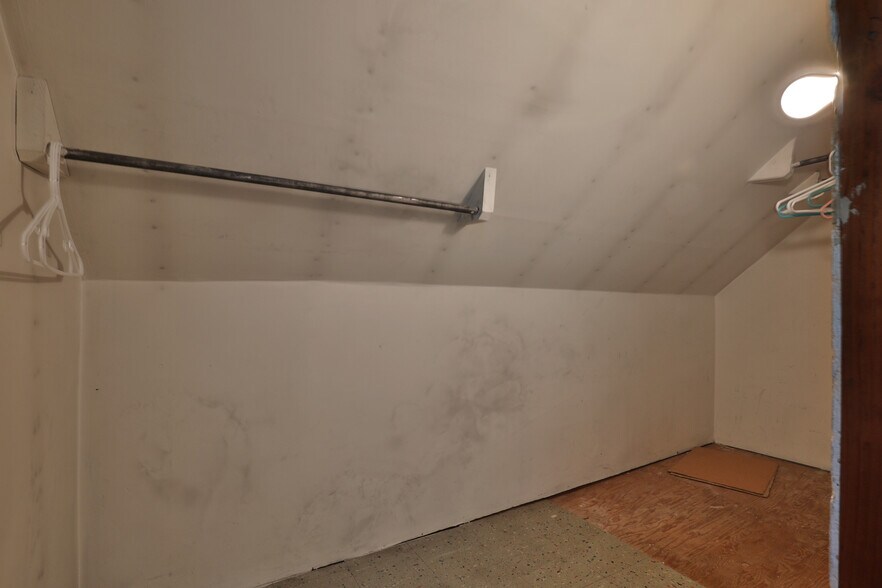 Building Photo - 5586 Emerson Ave