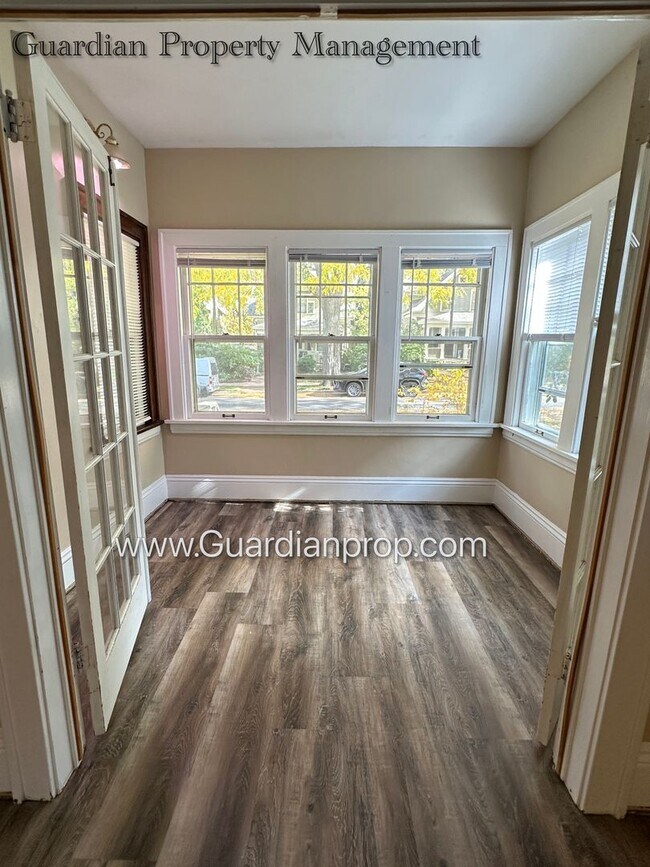 Building Photo - South Minneapolis SFH, Fenced Yard, 1 Car Garage, Dishwasher, Laundry, October Availability