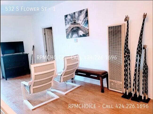 Building Photo - 532 S Flower St