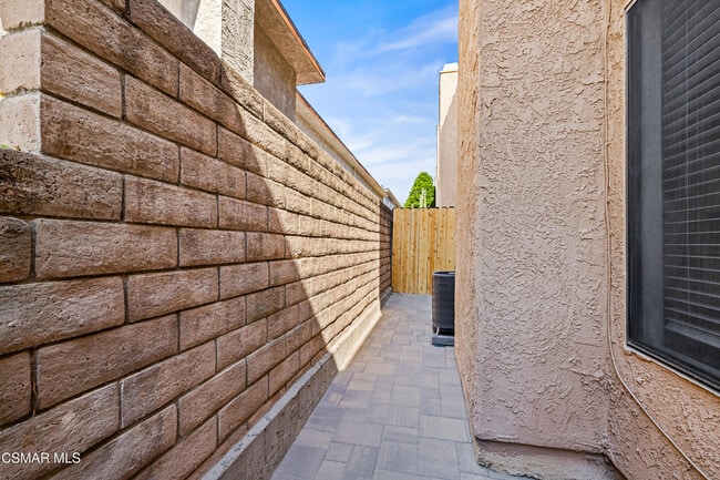 Building Photo - 5291 Colodny Dr