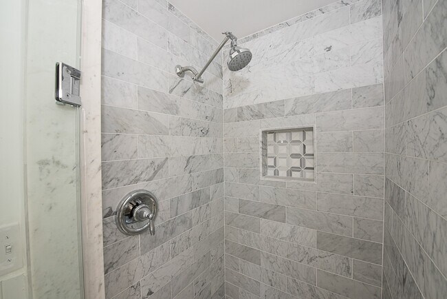 Building Photo - Luxury 4 Bed / 2.5 Bath Home - Great Wayne Location