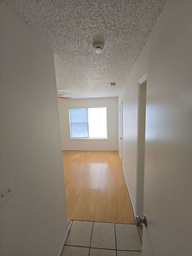 Building Photo - 904 N Bishop St