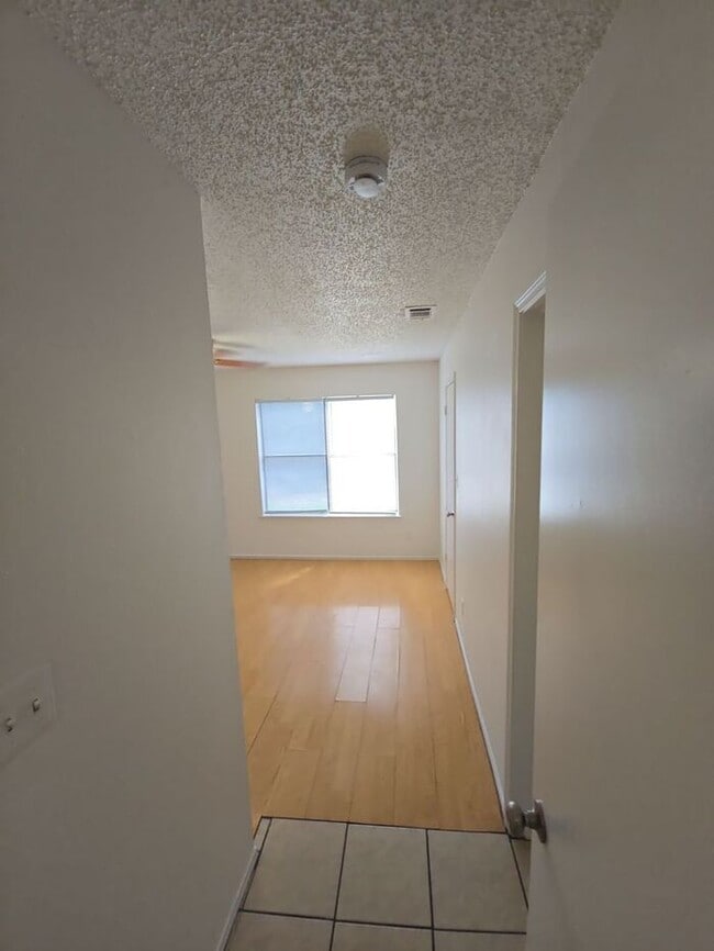 Building Photo - **Updated 2 Bed Home with Covered Carport ...