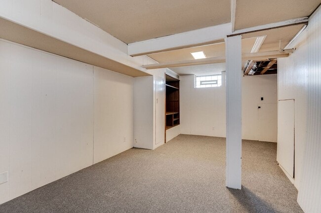 Building Photo - Gorgeous Uptown 4-bed 2-bath Single-Family House w/ Garage + Fenced-In Yard