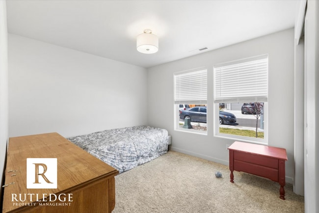 Building Photo - 3 Bedroom 2 Bath Home in Medford!