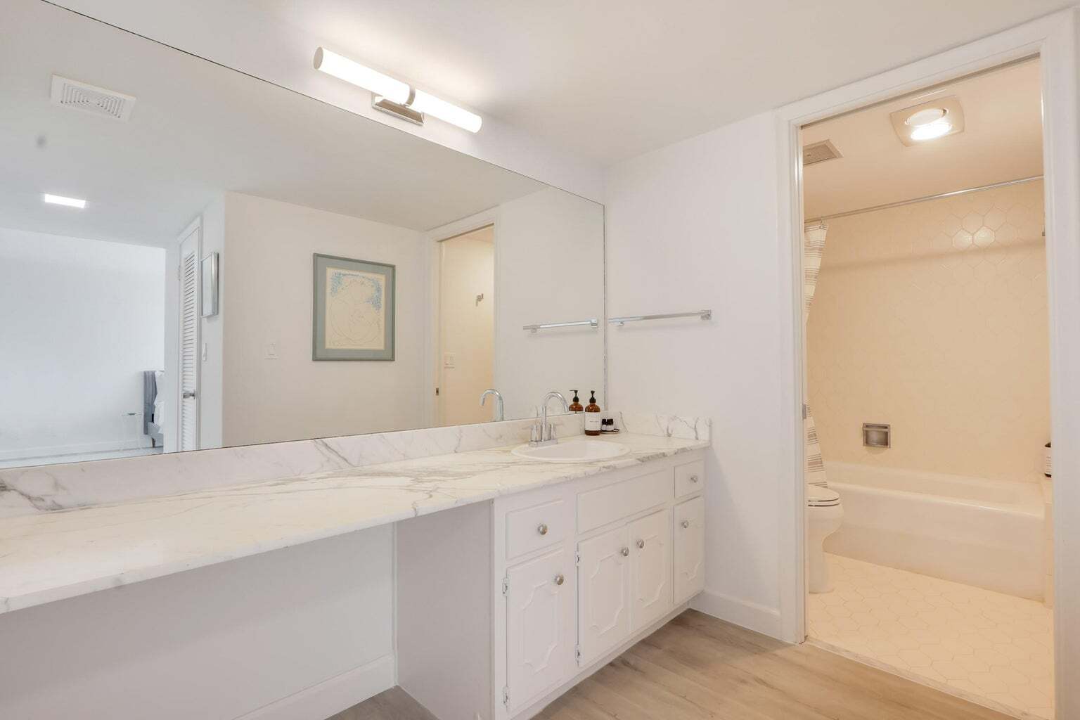 Building Photo - 2000 Presidential Way