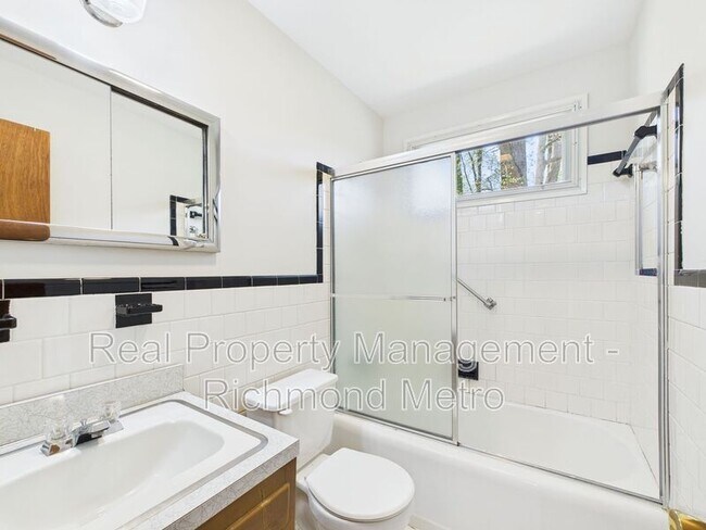 Building Photo - 8909 Avalon Dr