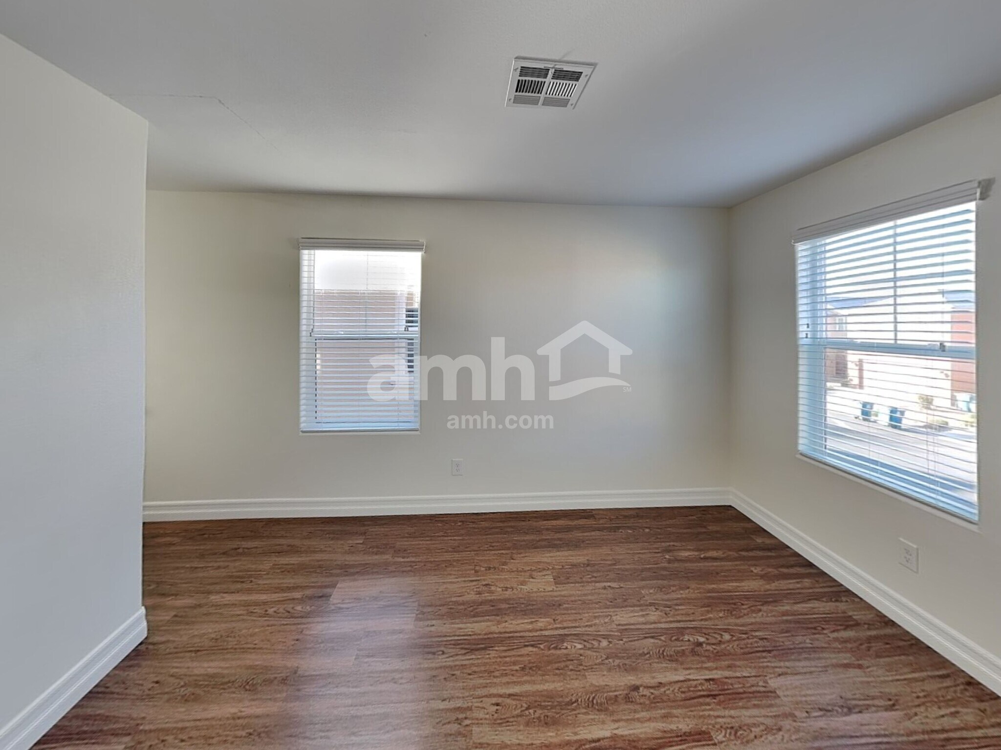 Building Photo - 9875 S Eastern Ave