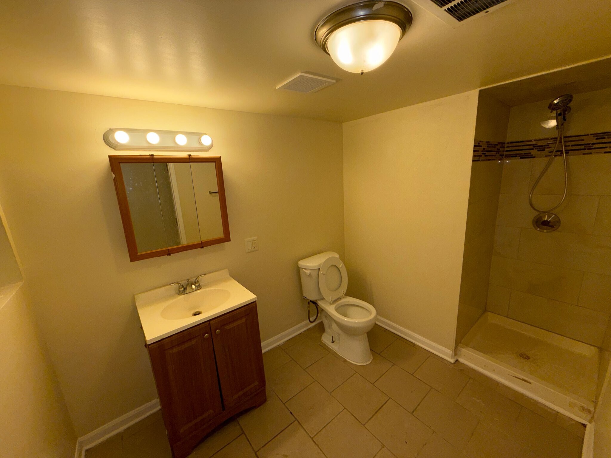 Building Photo - 7423 S St Lawrence Ave