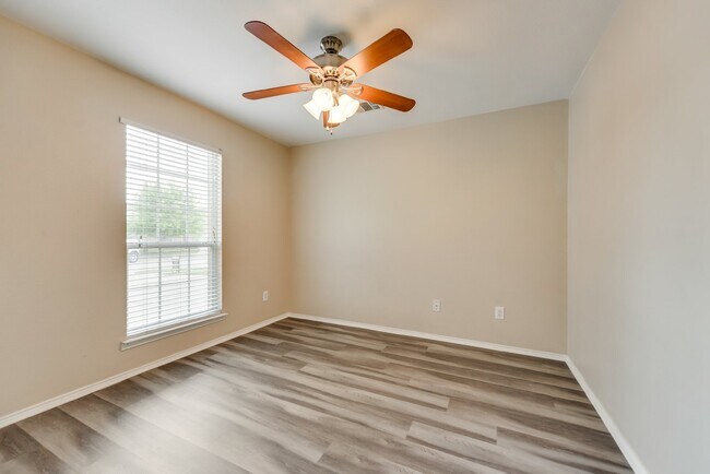Building Photo - Updated 3-2-2 Ranch in McKamy Evers (North Denton)